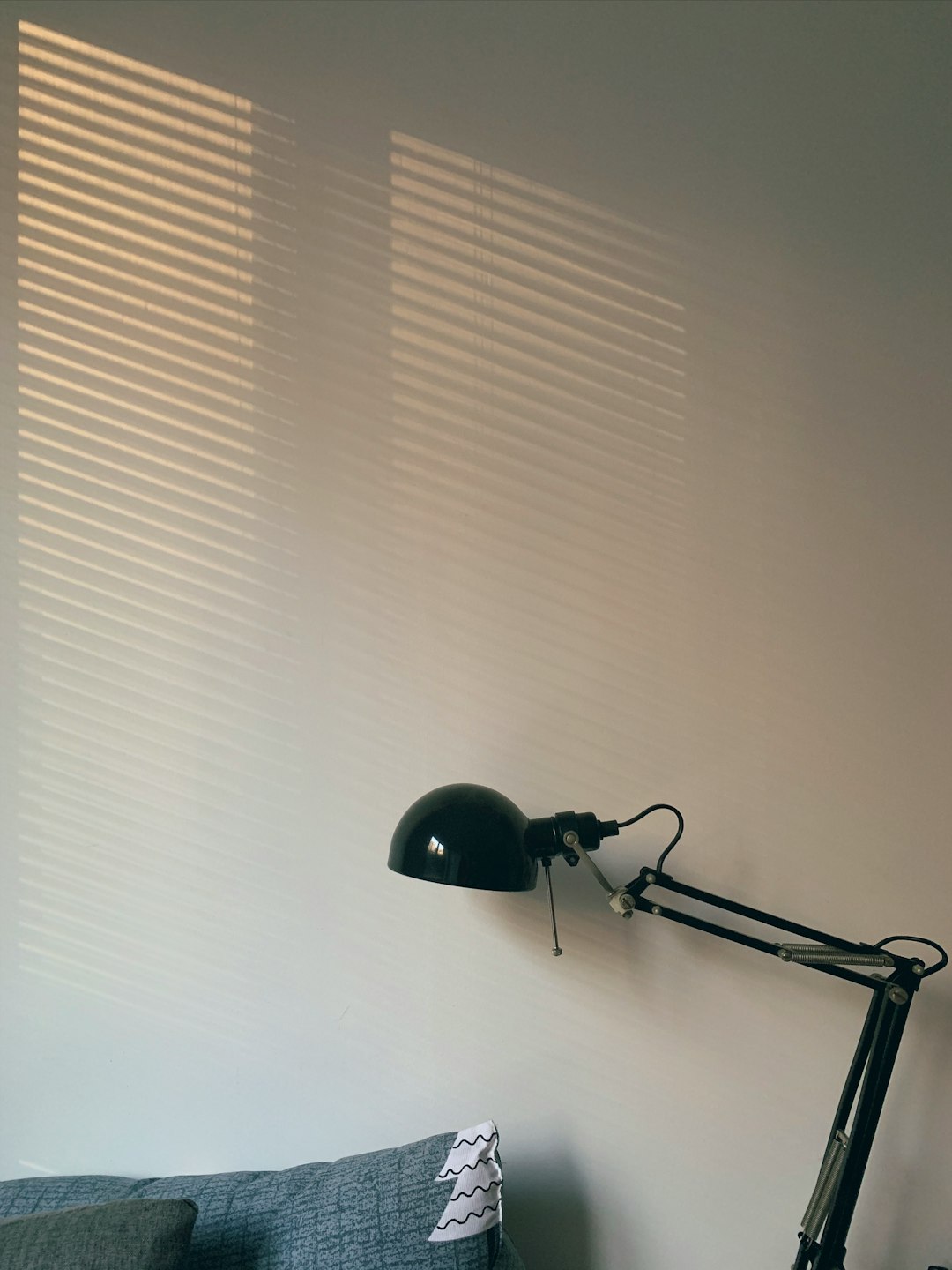 green-study-lamp-u3uk3ti67do